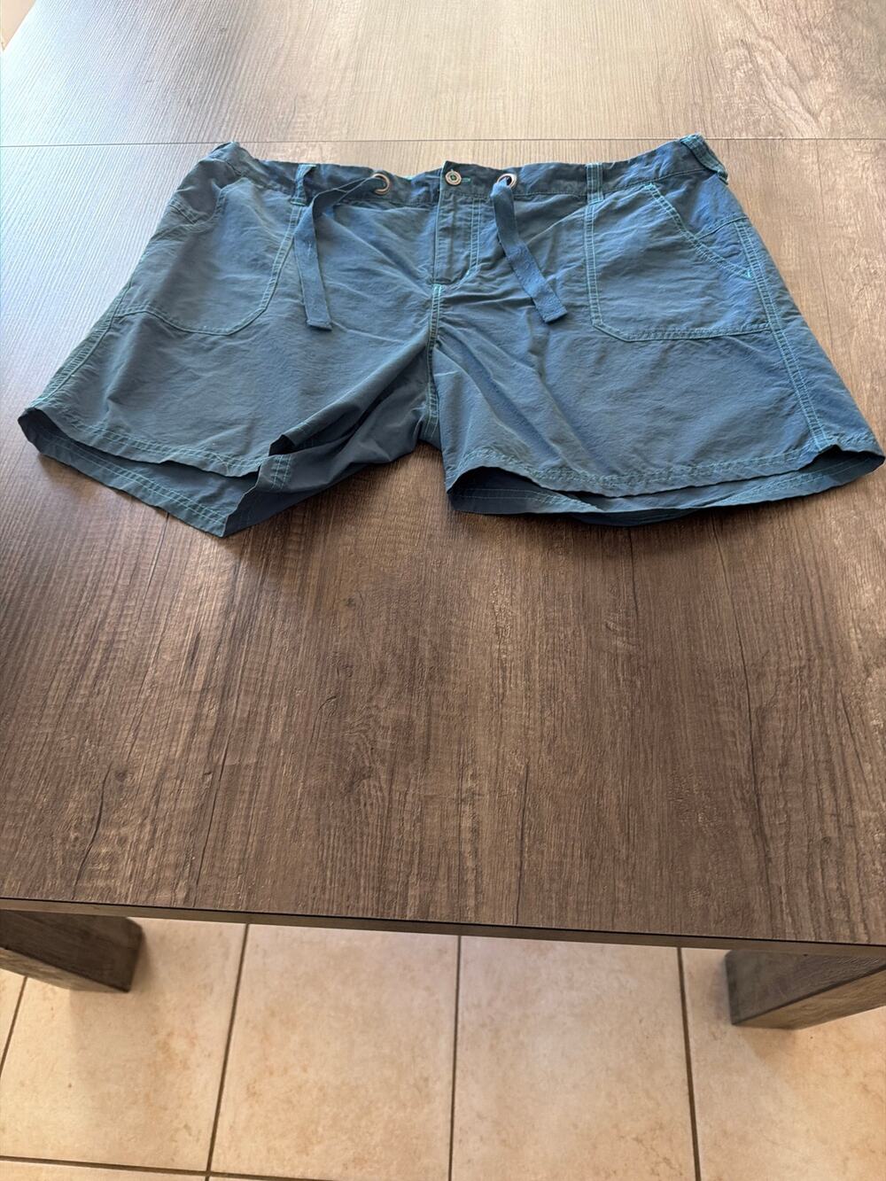 Ladies Columbia shorts